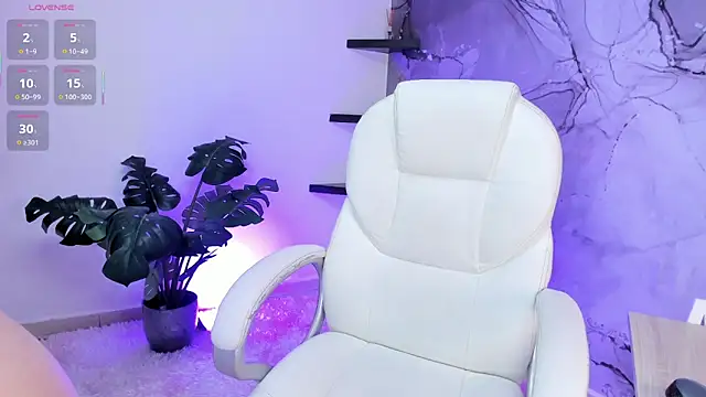 Snapshot of IamAdara chatting on 12/17/25, 02:56 IamAdara online show from 12/17/25, 02:56