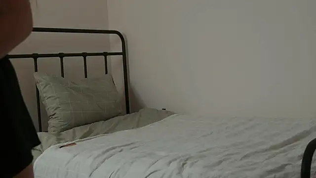 Snapshot of VIP_MILENA chatting on 10/24/25, 04:14 VIP MILENA online show from 10/24/25, 04:14