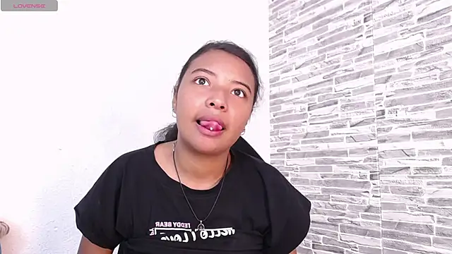 Snapshot of Zoe_Rider chatting on 11/12/25, 12:38 Zoe Rider online show from 11/12/25, 12:38