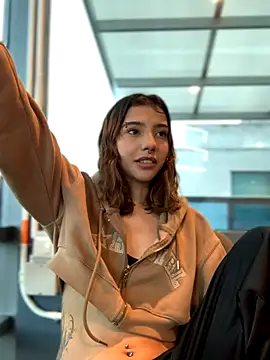 MiaaCute- online show from 10/17/25, 07:16