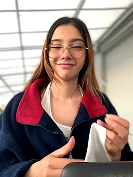 MiaaCute- online show from 10/21/25, 09:04