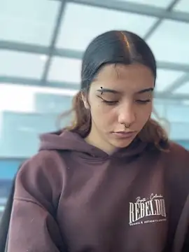 Snapshot of MiaaCute- chatting on 10/27/25, 09:19 MiaaCute- online show from 10/27/25, 09:19