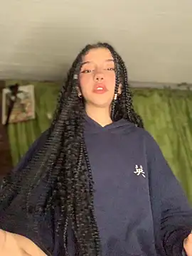 Snapshot of MiaaCute- chatting on 11/06/25, 09:43 MiaaCute- online show from 11/06/25, 09:43