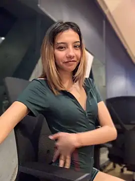 Snapshot of MiaaCute- chatting on 12/17/25, 01:00 MiaaCute- online show from 12/17/25, 01:00