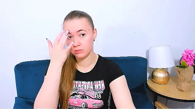 Snapshot of LeaNaughty chatting on 11/16/25, 06:41 LeaNaughty online show from 11/16/25, 06:41