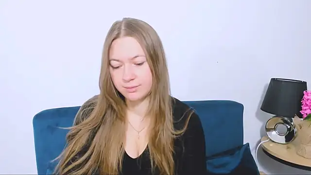 Snapshot of LeaNaughty chatting on 11/24/25, 07:41 LeaNaughty online show from 11/24/25, 07:41