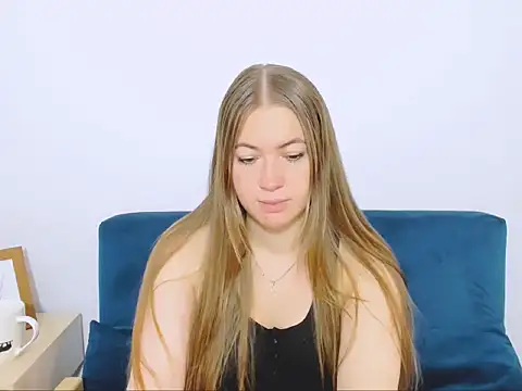 Snapshot of LeaNaughty chatting on 11/25/25, 04:07 LeaNaughty online show from 11/25/25, 04:07