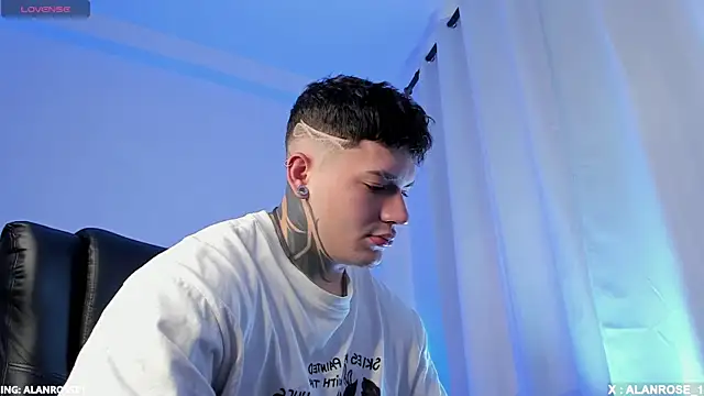 Snapshot of AlanRose01 chatting on 11/27/25, 01:57 AlanRose01 online show from 11/27/25, 01:57