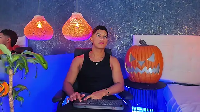 Zayne cross online show from 10/20/25, 05:08
