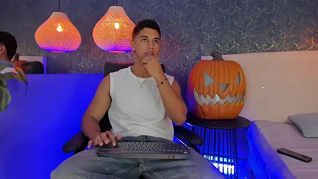 Zayne cross online show from 10/21/25, 05:30