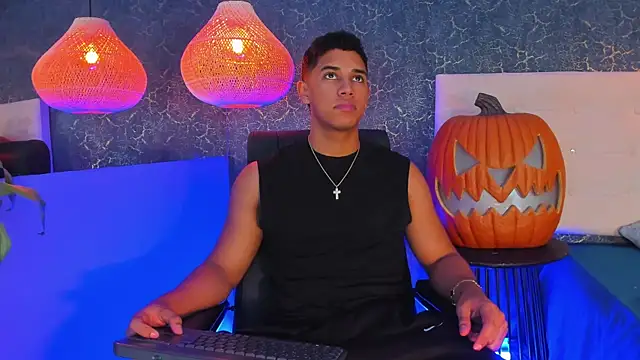 Zayne cross online show from 10/22/25, 05:41