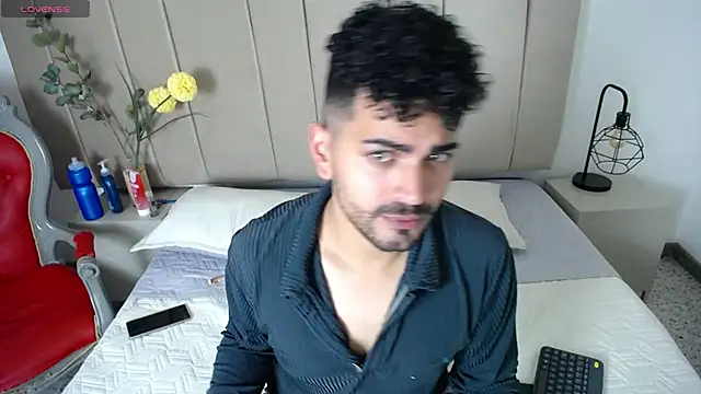 Snapshot of Eros_Kai chatting on 10/31/25, 03:51 Eros Kai online show from 10/31/25, 03:51