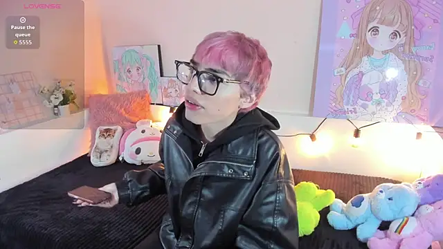 Strawberry Kitty  online show from 12/05/25, 04:21