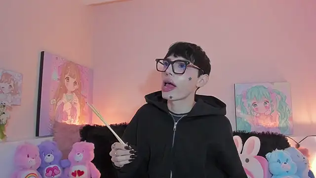 Strawberry Kitty  online show from 02/01/26, 04:22