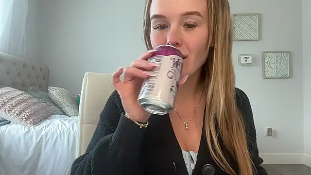 Snapshot of Amberjayxox0 chatting on 11/17/25, 08:14 Amberjayxox0 online show from 11/17/25, 08:14