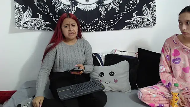 emily n abby online show from 12/01/25, 12:32