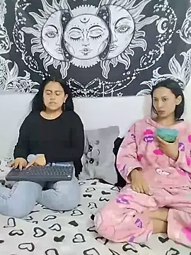 Snapshot of emily_n_abby chatting on 06/09/26, 01:12 emily n abby online show from 06/09/26, 01:12