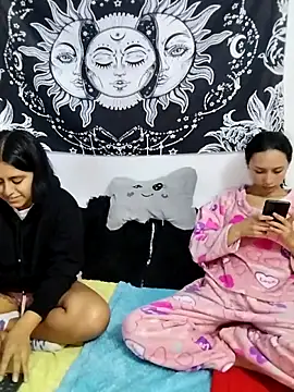 Snapshot of emily_n_abby chatting on 06/18/26, 05:17 emily n abby online show from 06/18/26, 05:17