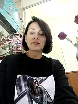 Snapshot of Luna_7777 chatting on 10/28/25, 02:42 Luna 7777 online show from 10/28/25, 02:42