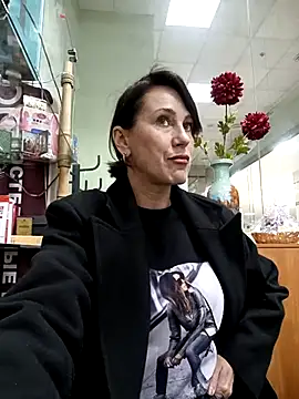 Snapshot of Luna_7777 chatting on 11/13/25, 10:47 Luna 7777 online show from 11/13/25, 10:47