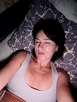 Snapshot of Luna_7777 chatting on 11/28/25, 11:29 Luna 7777 online show from 11/28/25, 11:29