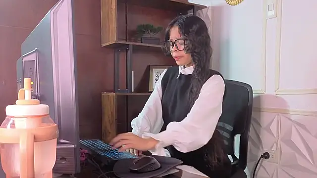 sharon ivanna12 online show from 05/07/26, 07:30