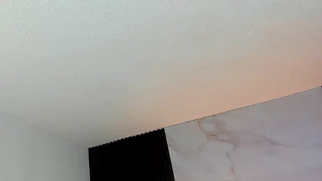 Halleyrosse online show from 10/28/25, 08:22