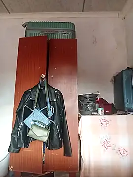 Snapshot of Roronae chatting on 11/22/25, 05:17 Roronae online show from 11/22/25, 05:17