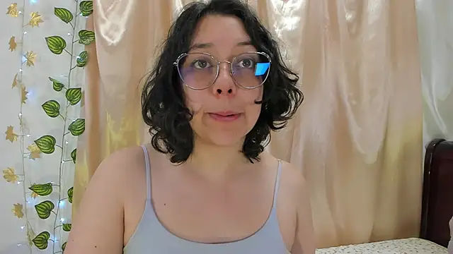 Milie yue online show from 12/15/25, 01:59