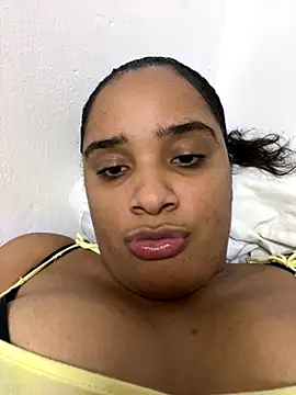 Snapshot of sararose2001 chatting on 10/18/25, 01:52 sararose2001 online show from 10/18/25, 01:52