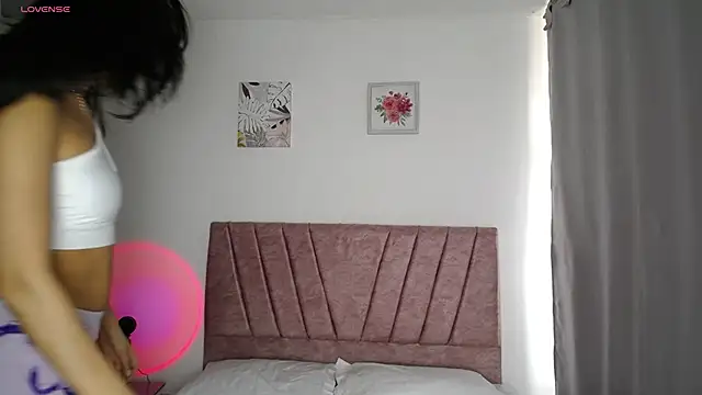 Snapshot of EmmaNova_ chatting on 10/29/25, 03:47 EmmaNova  online show from 10/29/25, 03:47