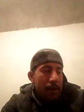 Snapshot of Orlao25cm chatting on 12/19/25, 07:04 Orlao25cm online show from 12/19/25, 07:04