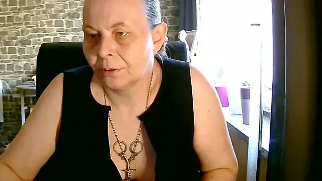 Diamond Bite online show from 10/18/25, 01:34