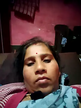 Snapshot of OliveGreen22 chatting on 11/01/25, 07:38 OliveGreen22 online show from 11/01/25, 07:38