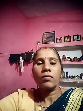 Snapshot of OliveGreen22 chatting on 11/04/25, 03:49 OliveGreen22 online show from 11/04/25, 03:49