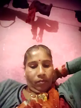 Snapshot of OliveGreen22 chatting on 11/10/25, 07:07 OliveGreen22 online show from 11/10/25, 07:07