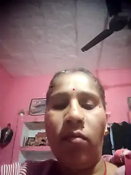 Snapshot of OliveGreen22 chatting on 11/16/25, 01:44 OliveGreen22 online show from 11/16/25, 01:44