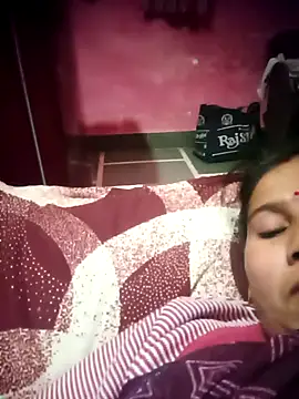 Snapshot of OliveGreen22 chatting on 11/24/25, 12:32 OliveGreen22 online show from 11/24/25, 12:32