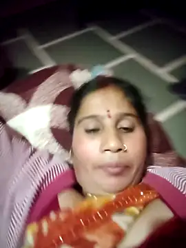 Snapshot of OliveGreen22 chatting on 11/25/25, 04:07 OliveGreen22 online show from 11/25/25, 04:07