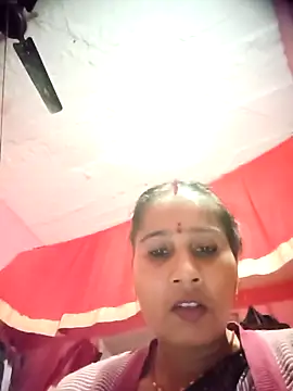 Snapshot of OliveGreen22 chatting on 11/26/25, 05:19 OliveGreen22 online show from 11/26/25, 05:19