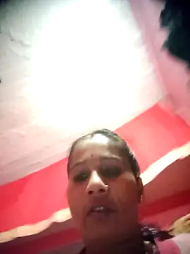 Snapshot of OliveGreen22 chatting on 11/27/25, 01:40 OliveGreen22 online show from 11/27/25, 01:40