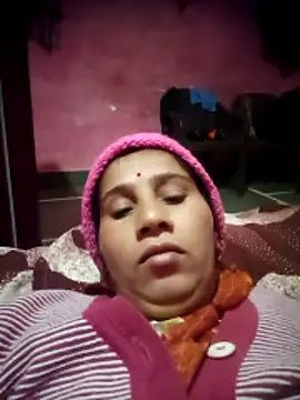 Snapshot of OliveGreen22 chatting on 12/01/25, 01:10 OliveGreen22 online show from 12/01/25, 01:10