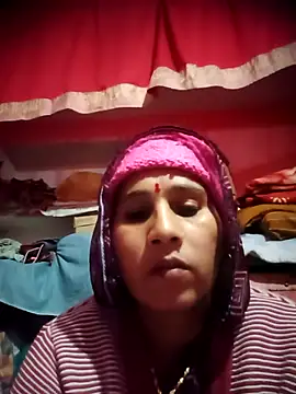 Snapshot of OliveGreen22 chatting on 12/22/25, 07:05 OliveGreen22 online show from 12/22/25, 07:05