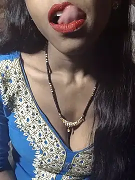 Itz Aisha   online show from 12/17/25, 09:37