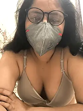 Snapshot of Lovely_Tannu chatting on 11/18/25, 12:42 Lovely Tannu online show from 11/18/25, 12:42