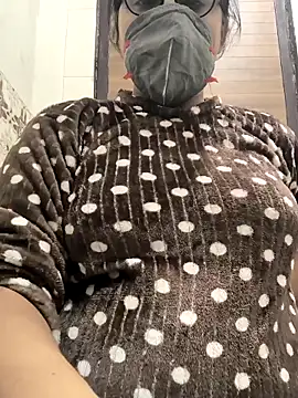 Snapshot of Lovely_Tannu chatting on 12/17/25, 01:39 Lovely Tannu online show from 12/17/25, 01:39