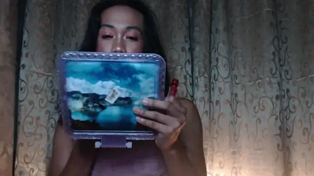 Snapshot of taylaxuxu chatting on 10/17/25, 05:48 taylaxuxu online show from 10/17/25, 05:48