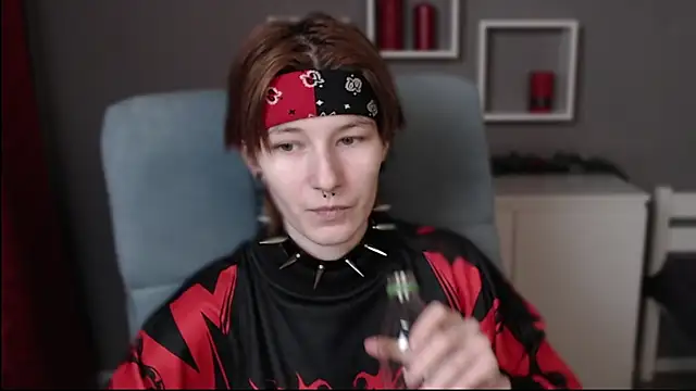 guitarandangell online show from 12/17/25, 06:25