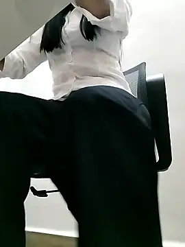 Snapshot of emi_jp chatting on 11/01/25, 05:31 emi jp online show from 11/01/25, 05:31