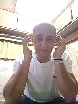 Snapshot of Emanuell1983 chatting on 12/18/25, 08:15 Emanuell1983 online show from 12/18/25, 08:15